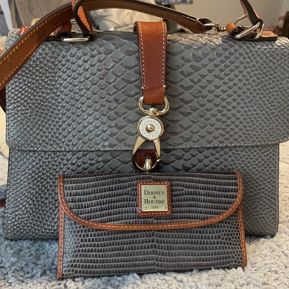 Dooney & Bourke purse and matching wallet - Picture 1 of 13